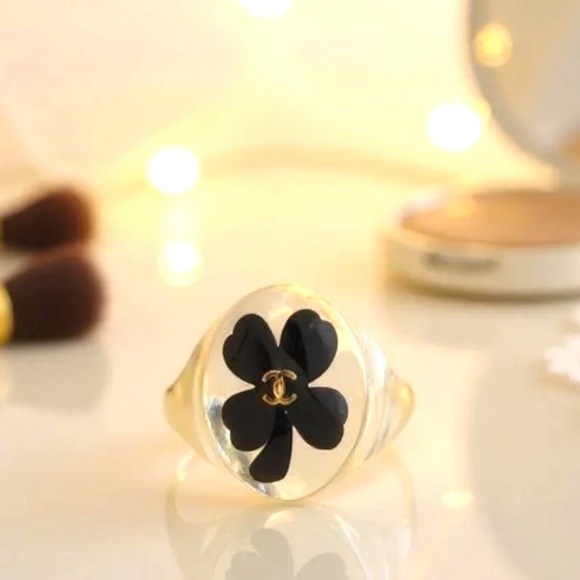 Authentic Vintage CHANEL Lucite Ring LUCKYClover Extremely Rare-Collectors Dream - Picture 4 of 15